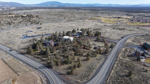 1686 NE Negus Way, Redmond, OR 97756