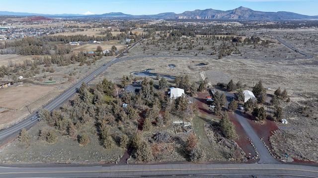 1686 NE Negus Way, Redmond, OR 97756