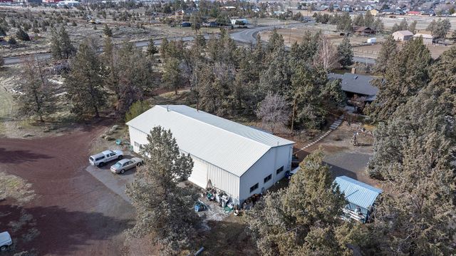 1686 NE Negus Way, Redmond, OR 97756