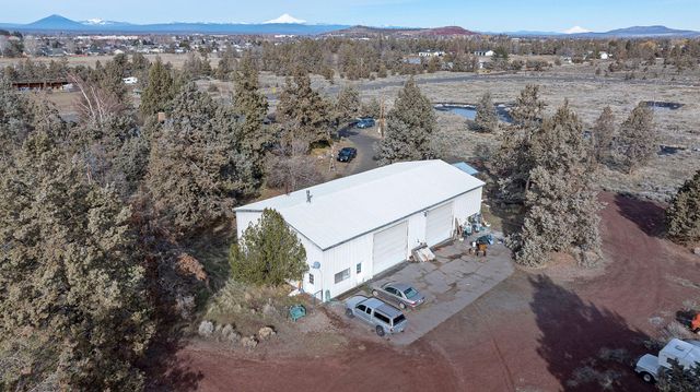 1686 NE Negus Way, Redmond, OR 97756