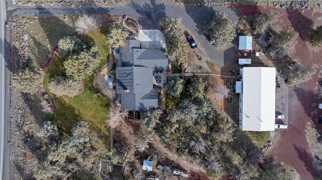 1686 NE Negus Way, Redmond, OR 97756