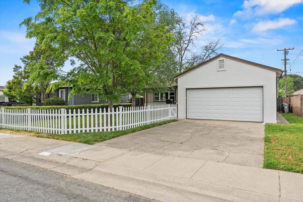 5408 Helen Way, Sacramento, CA 95822