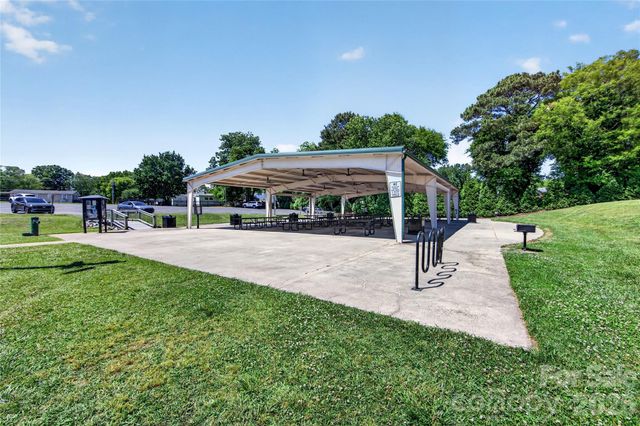 510 Ridgely Green Drive, Pineville, NC 28134