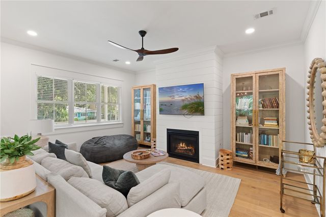 1153 Ocean Blvd, St Simons Island, GA 31522