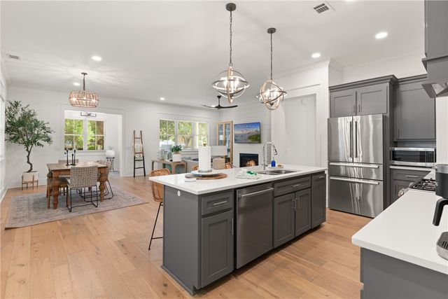 1153 Ocean Blvd, St Simons Island, GA 31522