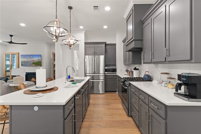 1153 Ocean Blvd, St Simons Island, GA 31522