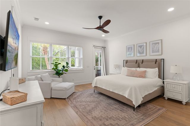 1153 Ocean Blvd, St Simons Island, GA 31522