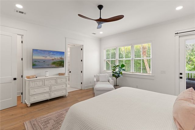 1153 Ocean Blvd, St Simons Island, GA 31522