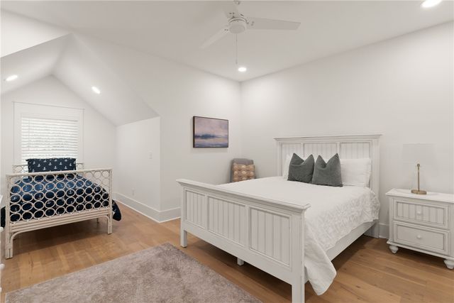 1153 Ocean Blvd, St Simons Island, GA 31522