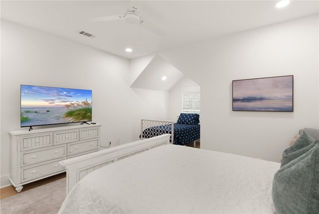 1153 Ocean Blvd, St Simons Island, GA 31522