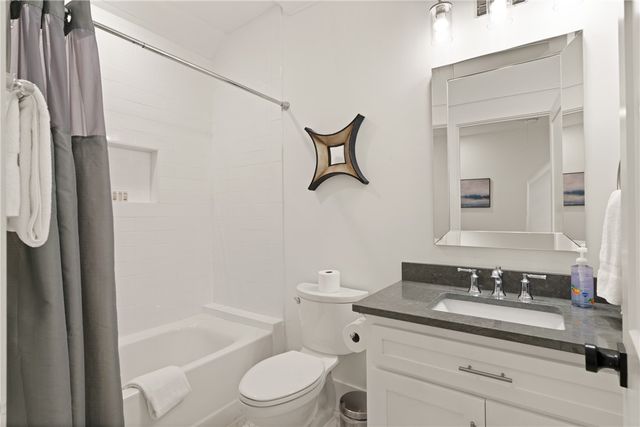 1153 Ocean Blvd, St Simons Island, GA 31522