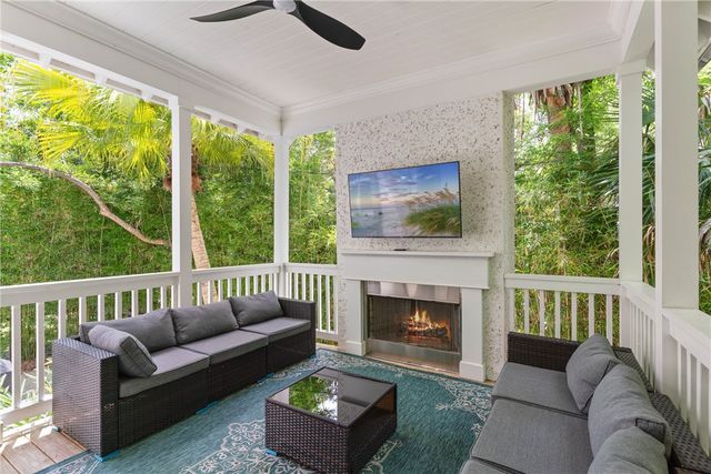 1153 Ocean Blvd, St Simons Island, GA 31522