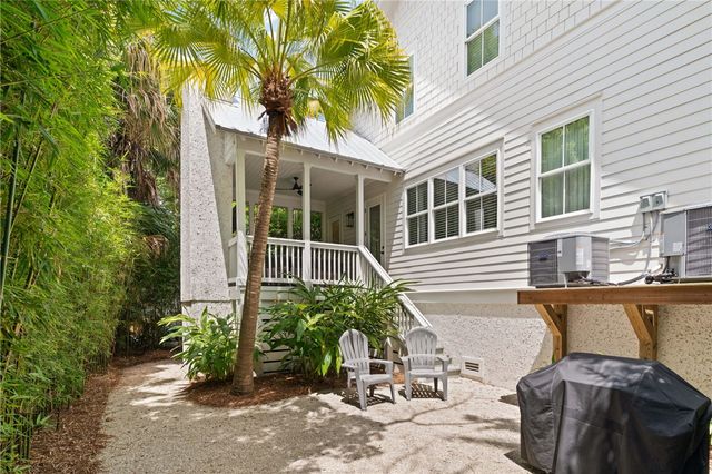 1153 Ocean Blvd, St Simons Island, GA 31522