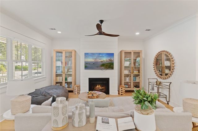 1153 Ocean Blvd, St Simons Island, GA 31522