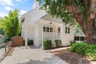 1153 Ocean Blvd, St Simons Island, GA 31522