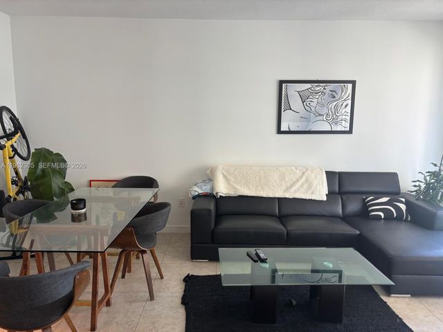 1050 Brickell Ave 2008, Miami, FL 33131