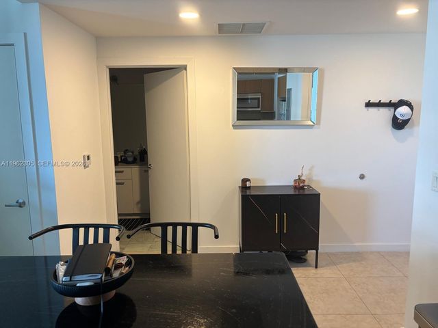 1050 Brickell Ave 2008, Miami, FL 33131