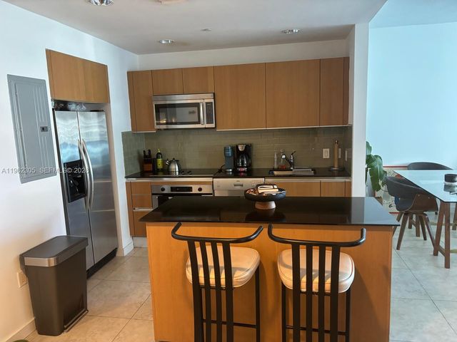 1050 Brickell Ave 2008, Miami, FL 33131