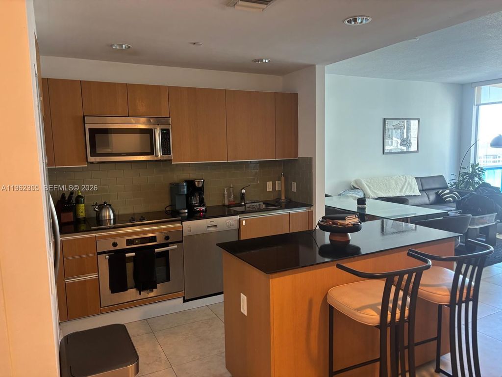 1050 Brickell Ave 2008, Miami, FL 33131