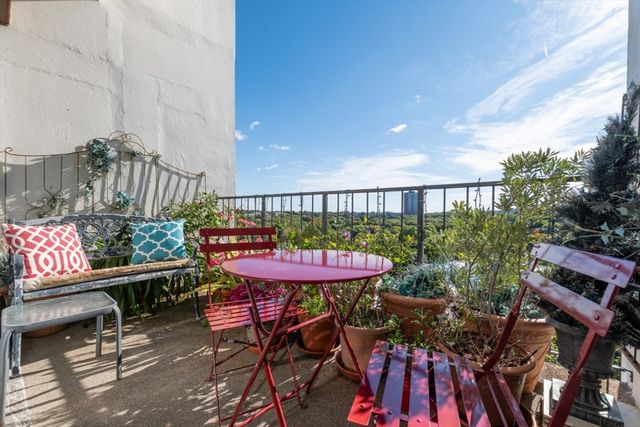 77 Pond Ave 1506, Brookline, MA 02445