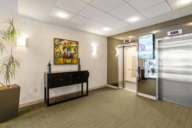 77 Pond Ave 1506, Brookline, MA 02445