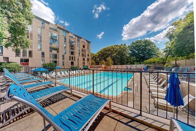 77 Pond Ave 1506, Brookline, MA 02445