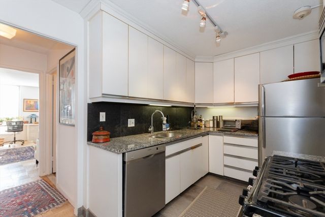 77 Pond Ave 1506, Brookline, MA 02445