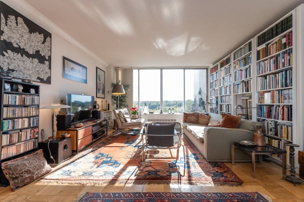 77 Pond Ave 1506, Brookline, MA 02445