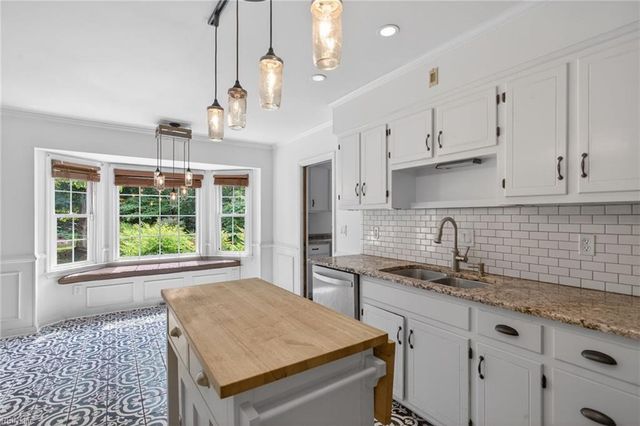 612 Old Dominion RD, Yorktown, VA 23692