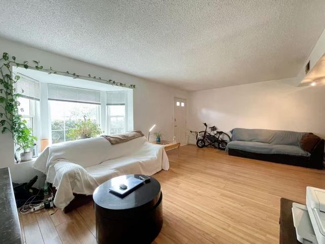 4016 Knoll Top Ct, Carmichael, CA 95608