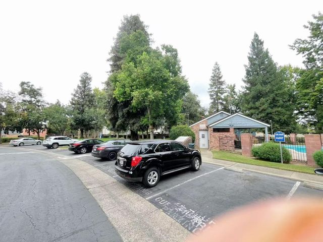 4016 Knoll Top Ct, Carmichael, CA 95608