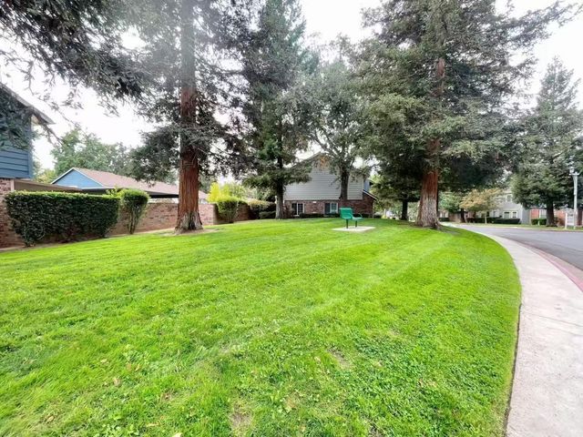 4016 Knoll Top Ct, Carmichael, CA 95608