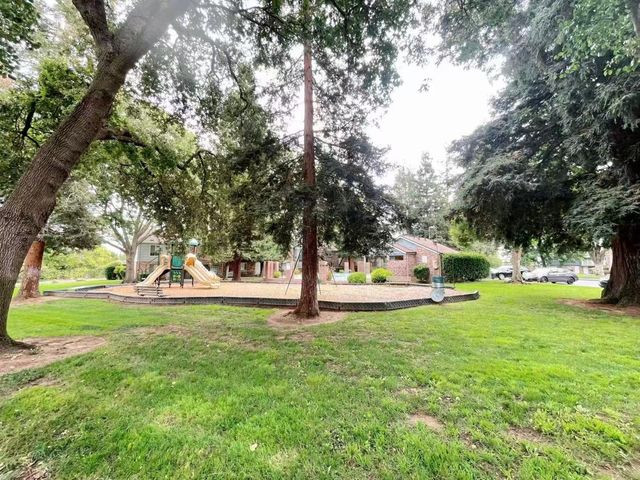 4016 Knoll Top Ct, Carmichael, CA 95608