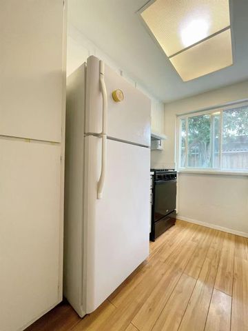 4016 Knoll Top Ct, Carmichael, CA 95608