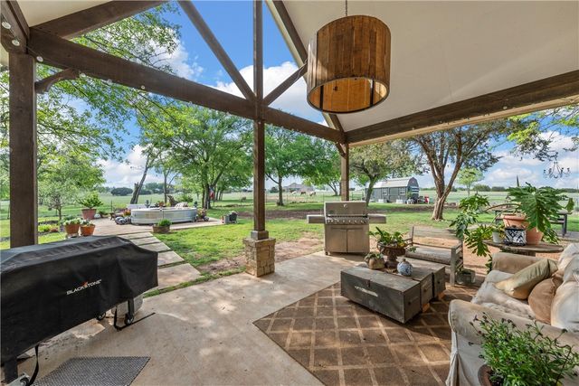 1074 Lifestyle Lane, Mcgregor, TX 76657
