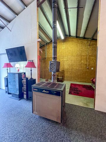 24480 County Road 255, Pittsburg, MO 65724