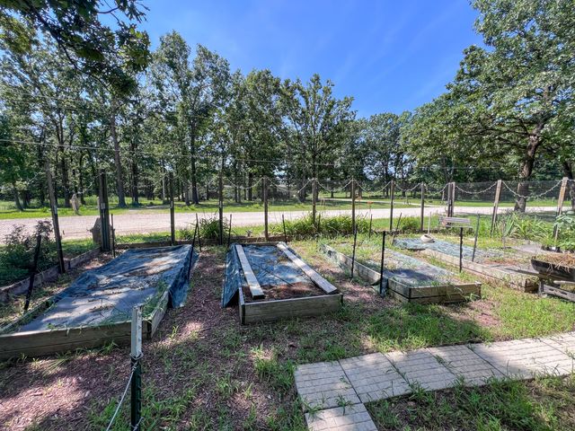 24480 County Road 255, Pittsburg, MO 65724