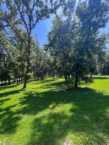 24480 County Road 255, Pittsburg, MO 65724