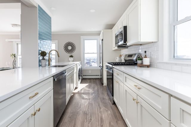 51 Harbor View Ave PH3, Winthrop, MA 02152