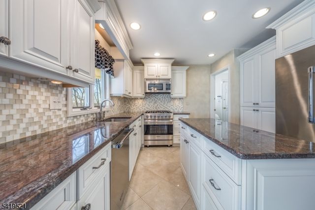 29 Candace Ln, Chatham Twp., NJ 07928