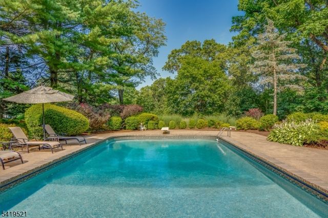 29 Candace Ln, Chatham Twp., NJ 07928