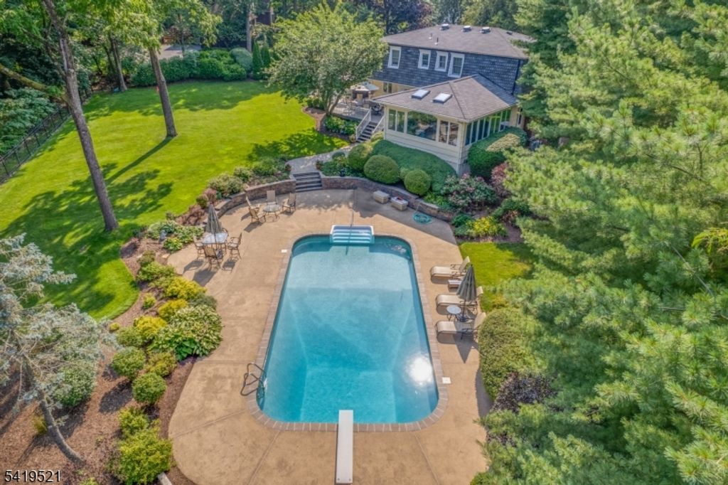 29 Candace Ln, Chatham Twp., NJ 07928