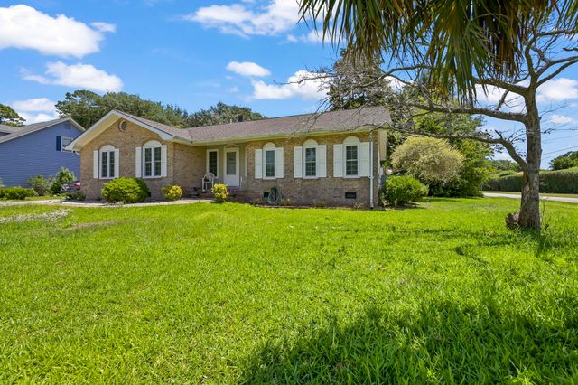 7600 Driftwood Dr., Myrtle Beach, SC 29572