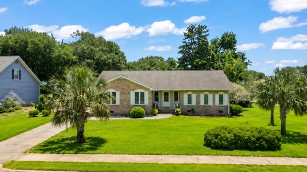 7600 Driftwood Dr., Myrtle Beach, SC 29572