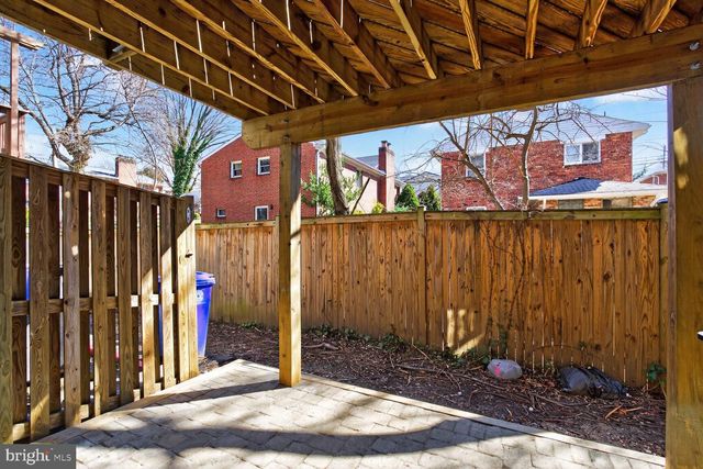 1604 10TH ST S, Arlington, VA 22204