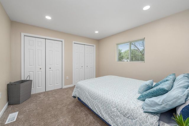 542 W Sunrise Dr, Wichita, KS 67217