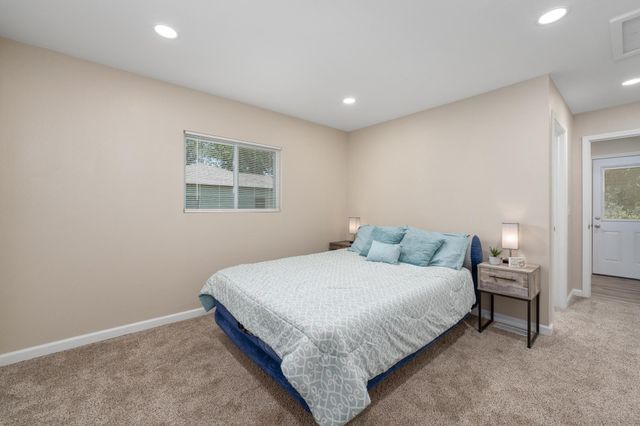 542 W Sunrise Dr, Wichita, KS 67217