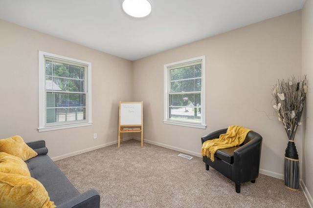 542 W Sunrise Dr, Wichita, KS 67217