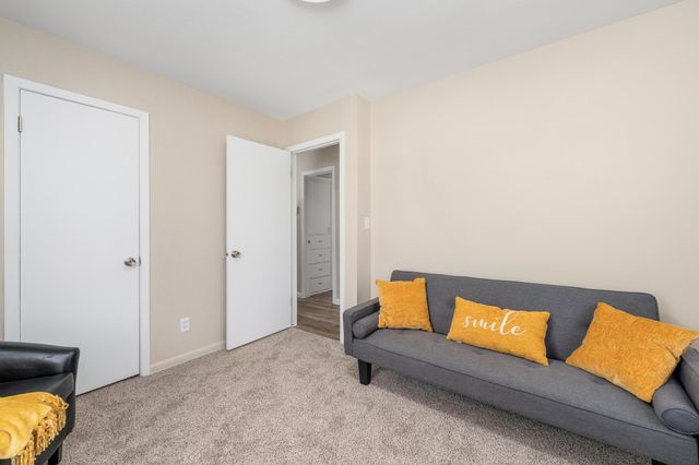 542 W Sunrise Dr, Wichita, KS 67217