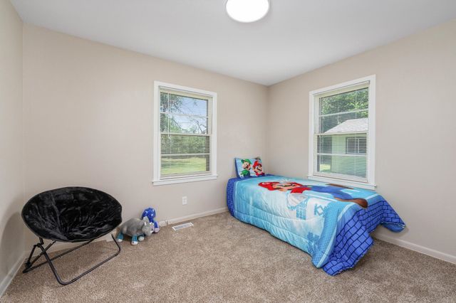 542 W Sunrise Dr, Wichita, KS 67217